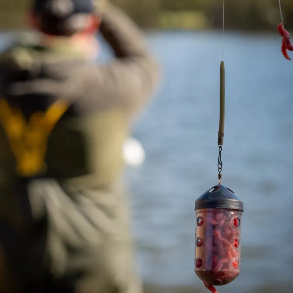 Kamasan Large Black Cap Fishing Feeder